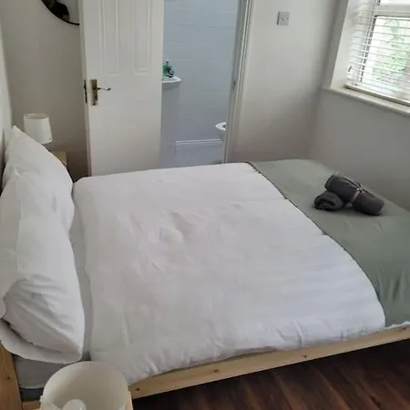 Stylish 4 Bedroom House Feriehus