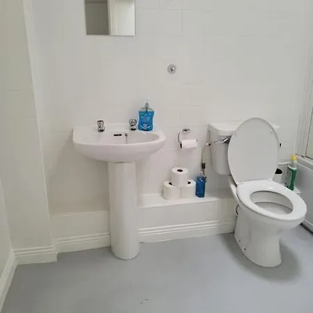 בית נופש Stylish 4 Bedroom House