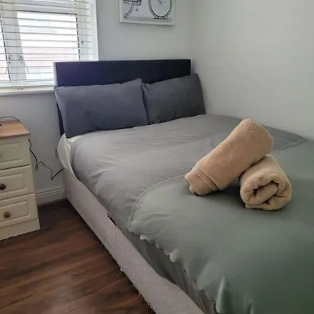 Stylish 4 Bedroom House בית נופש דבלין
