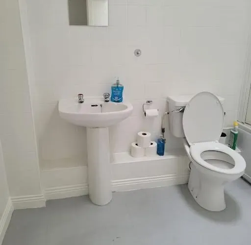 בית נופש Stylish 4 Bedroom House