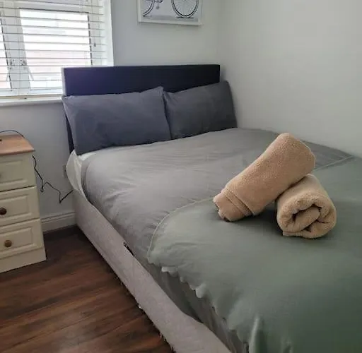 Stylish 4 Bedroom House בית נופש דבלין